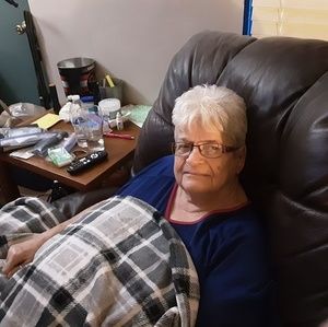 Meet your Posher, Lois